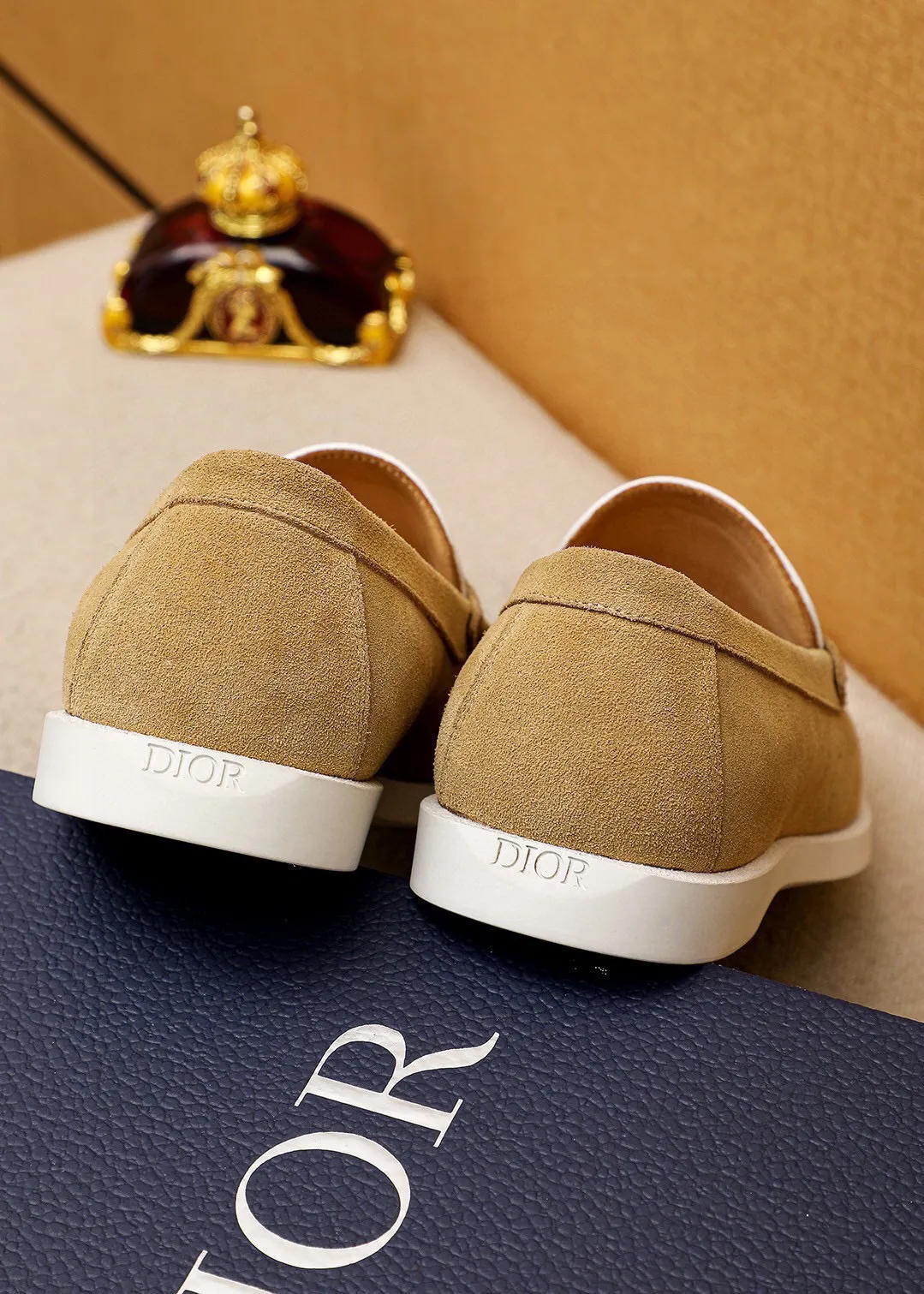 Men's shoes 💰460 💐 Product trademark: Dior "Dior" casual leather shoes Regular size: 38-44 (45.46.47🉑️Customized) Product materials: Selected Italian imported first-layer calfskin upper, imported water-dyed 🐂 cowhide lining. Strong three-dimensional visual effect, rubber outsole Color: 3⃣️colors available